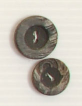 Bouton 2 trous (Plastique - Noir cerclé gris craquelé - 15 mm)